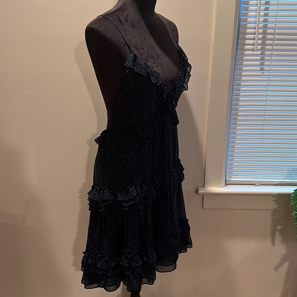 Spaghetti strap v-neck open back summer flowy dress by Moda International. Sz M - Picture 2 of 6